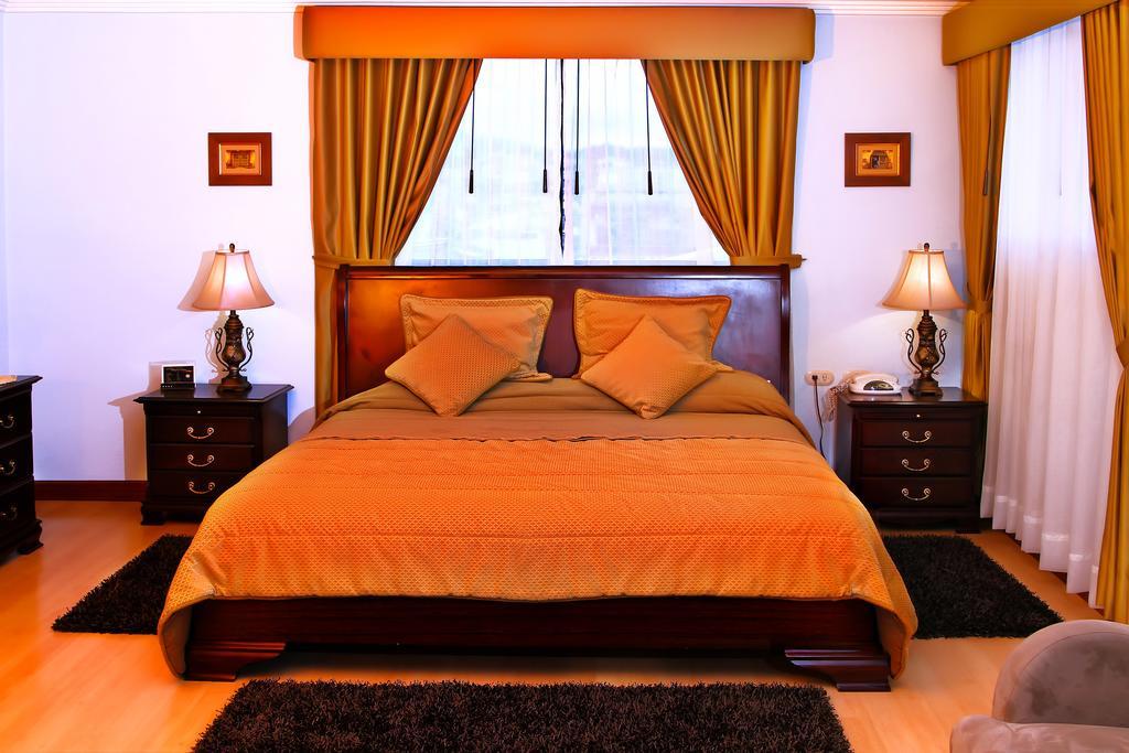 Hotel Yanuncay Куенка Екстериор снимка