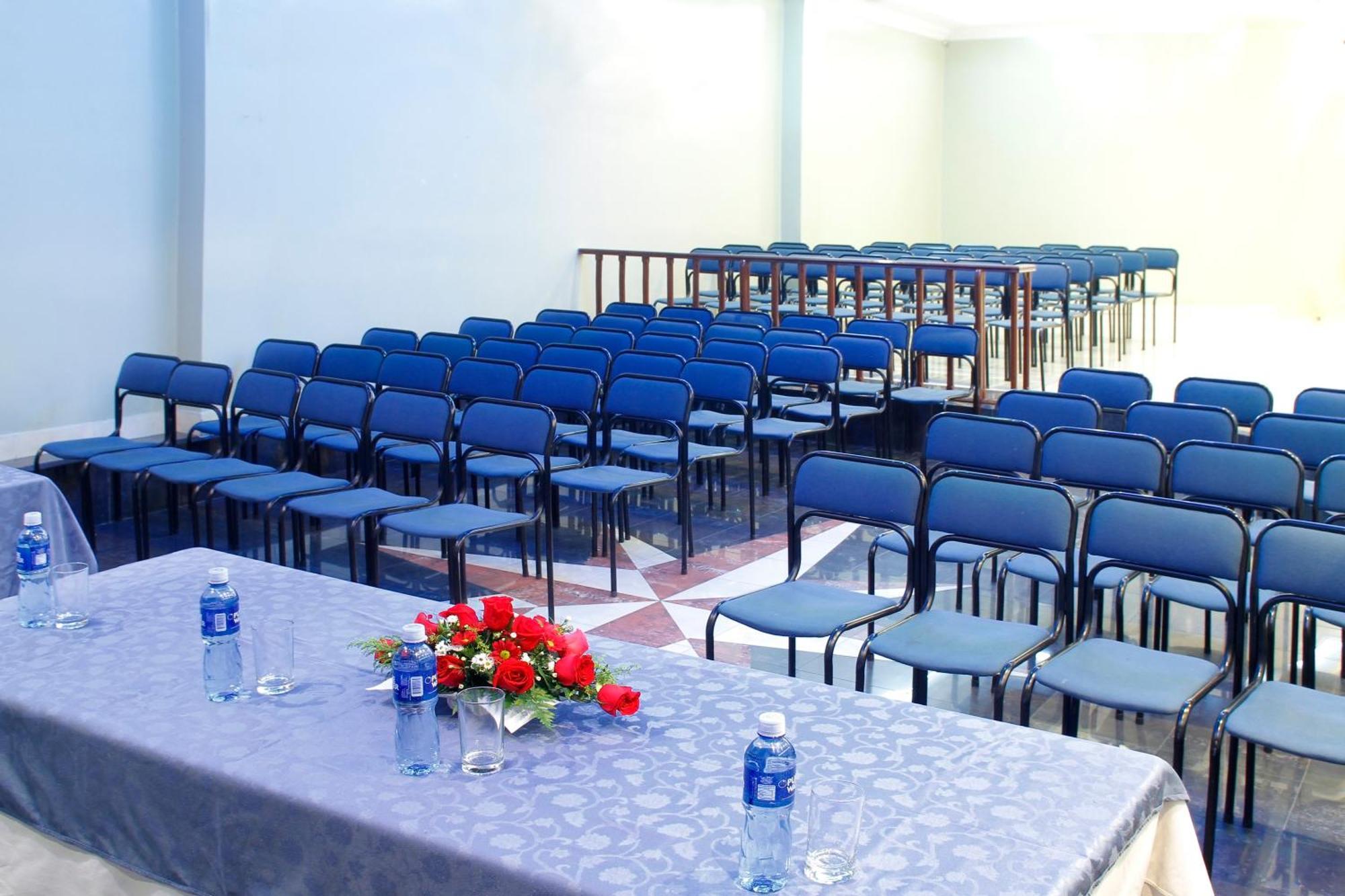 Hotel Yanuncay Куенка Екстериор снимка